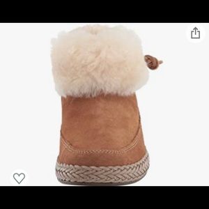 -UGG Elowen boots